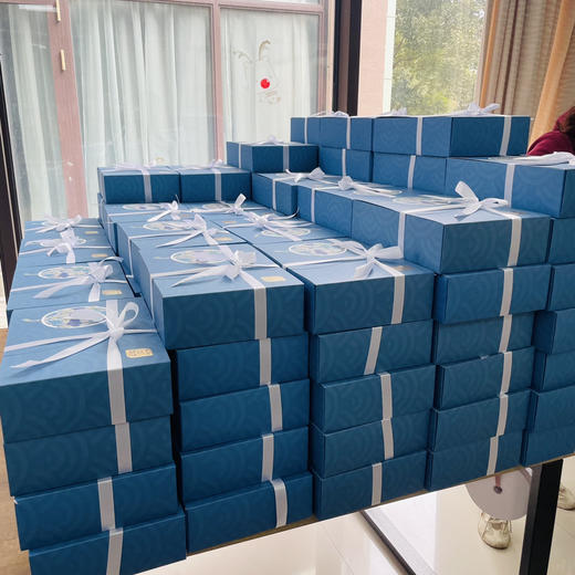 实用而美·套装客制伴手礼  具体咨询猪猪pigmask：礼颂心意 不同需求不同规格：洁肤 补水 修护 紧致 提升 抗皱 防护等多功能定制伴手礼 可根据需求重新组合， 商品图6