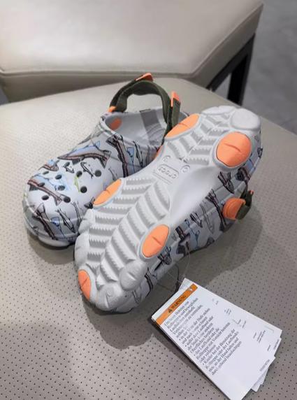 Crocs/卡骆驰经典特林印花小Clog洞洞鞋舒适沙滩鞋210032 商品图1