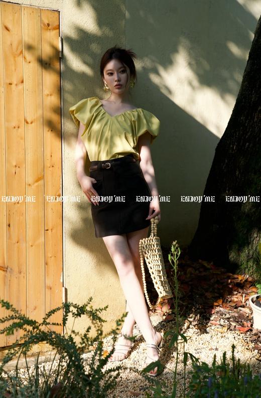 【门店同款】ENJOY夏季浪漫-净色V领露背上衣 157505293 商品图4