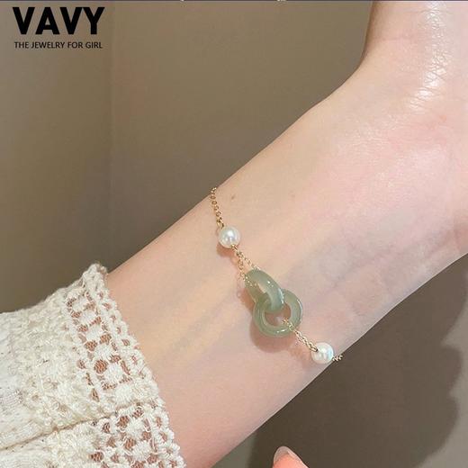 【礼盒装】VAVY 环环相扣珍珠翡翠手链平安扣温柔手链 商品图2