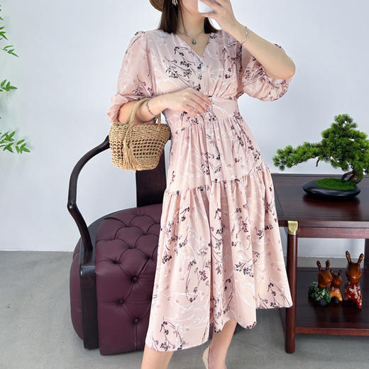 【清仓超15天不保价】奢姿大码女装2024夏季减龄印花V领连衣裙胖妹妹五分袖时尚裙子10442867026 商品图3