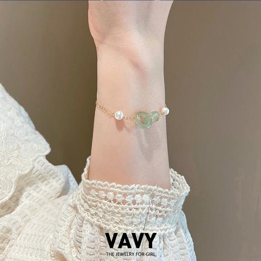【礼盒装】VAVY 环环相扣珍珠翡翠手链平安扣温柔手链 商品图4