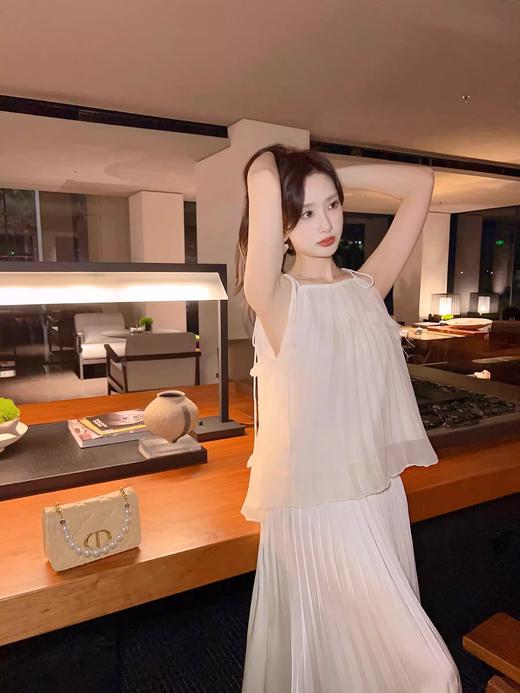 张心子【假日甜心】度假风仙气挂脖收褶吊带背心女夏季法式雪纺衫 U2404076 商品图2
