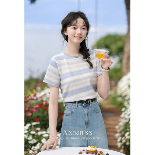 鹿向南「夏日画廊」短袖女t恤夏新款设计感气质显瘦正肩上衣L36833 商品图3