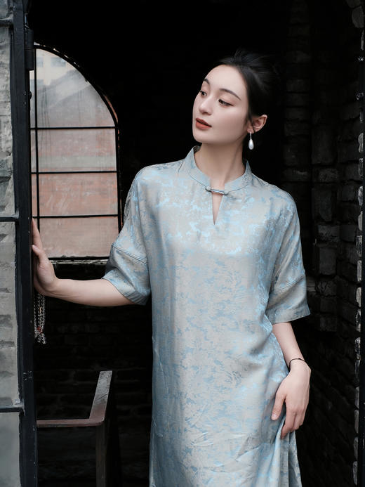 盛唐婧 |提花真丝缎斜襟连衣裙 商品图3