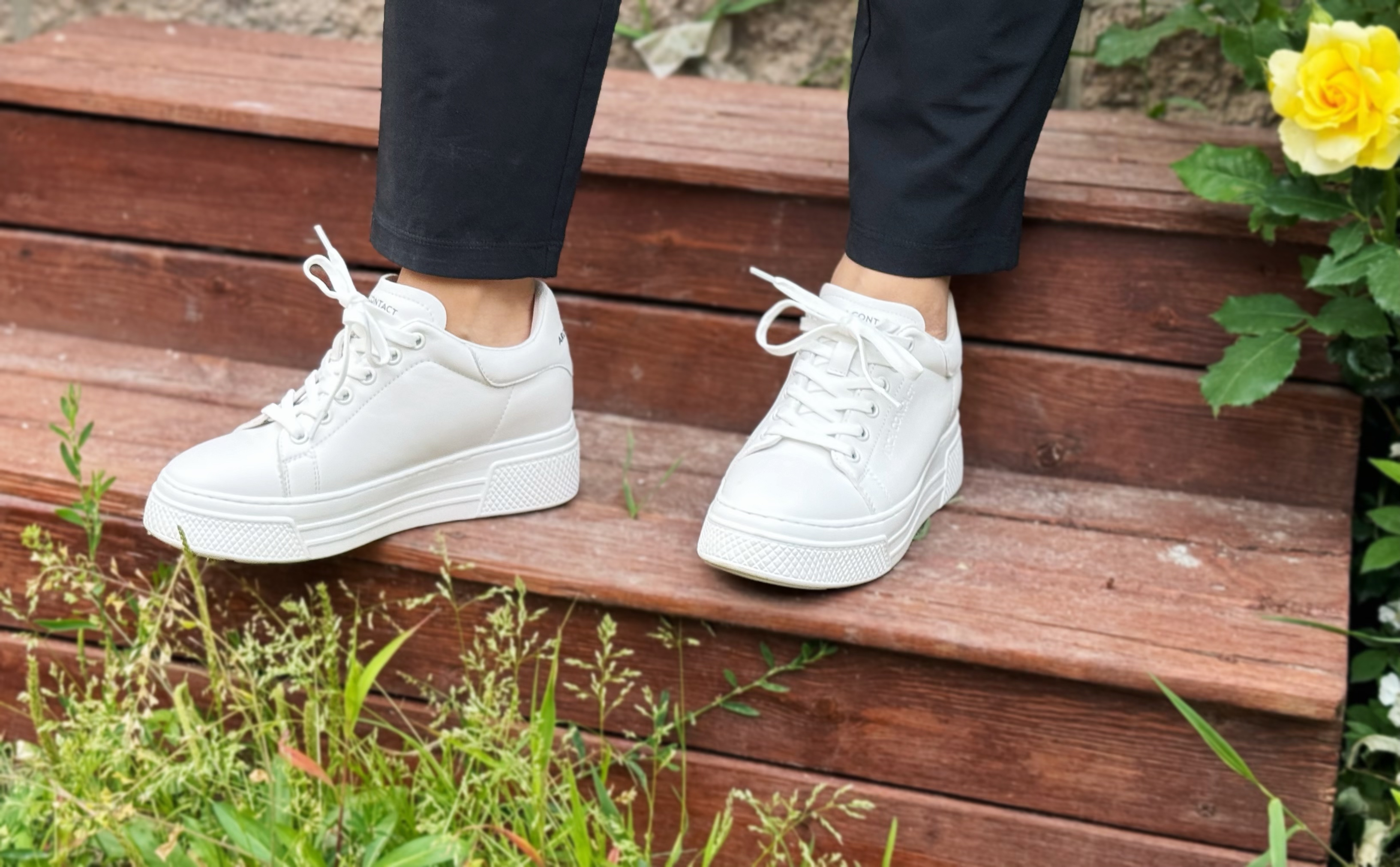 安启美奈百搭小白鞋，材质柔软亲肤，鞋垫提供回弹力，走路更轻便