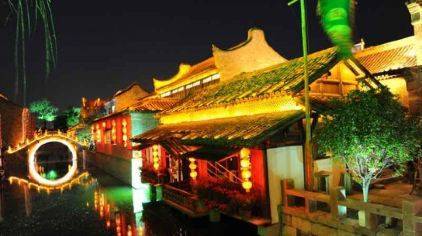 台儿庄临水酒吧夜景