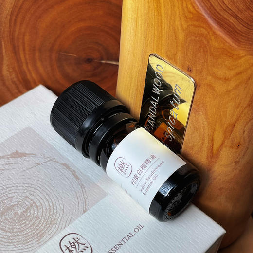 橪印度白檀精油礼盒  檀香精油5ml*1+香薰手链*1+白檀木养肤粉*3+檀香木珠*1 商品图5