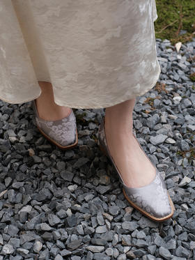 盛唐婧 |纯手工全皮真丝提花粗跟单鞋(特殊商品不退不换)