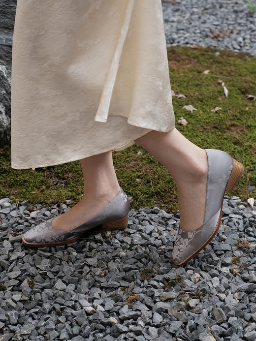 盛唐婧 |纯手工全皮真丝提花粗跟单鞋(特殊商品不退不换) 商品图4