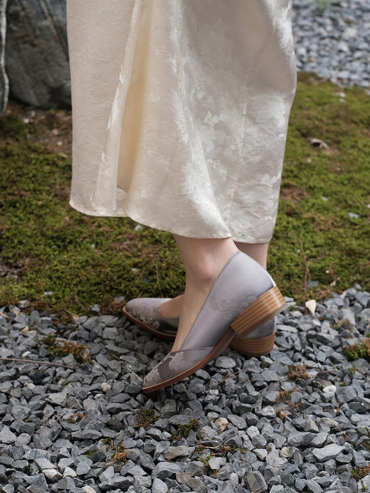 盛唐婧 |纯手工全皮真丝提花粗跟单鞋(特殊商品不退不换) 商品图3