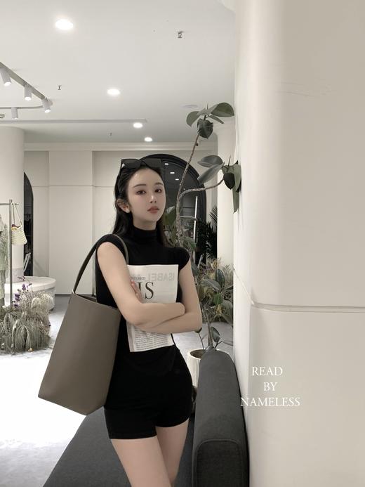 Read Nameless /黑色超弹坎肩T+侧拉链收腹黑色牛仔短裤 商品图5