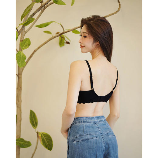 云朵般柔软 果冻胶无钢圈支撑 花面法式波浪边文胸 蕾丝杯面 轻薄透气 蚕丝内里 商品图8