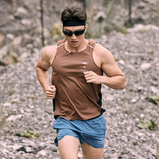 OMG运动 『超轻零感系列』撞色跑步背心男马拉松无袖t恤透气凉感J-FMBX2691 商品图1