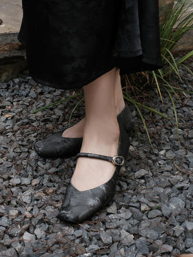 盛唐婧 |纯手工全皮一字扣小粗跟单鞋-黑色(特殊商品不退不换)