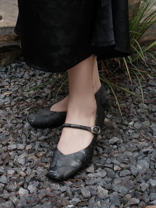盛唐婧 |纯手工全皮一字扣小粗跟单鞋-黑色(特殊商品不退不换) 商品图0