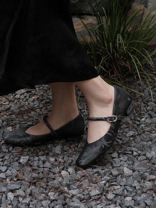 盛唐婧 |纯手工全皮一字扣小粗跟单鞋-黑色(特殊商品不退不换) 商品图2