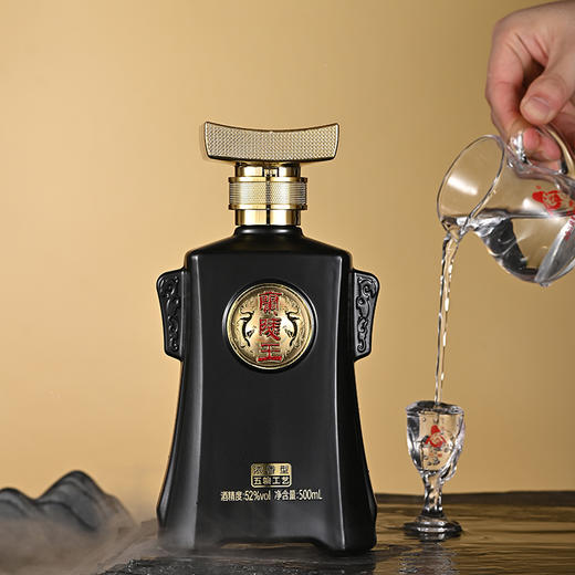兰陵 兰陵黑王礼盒 52度浓香型白酒500mL*2礼盒装 内置一个分酒器四个小酒杯 商品图3