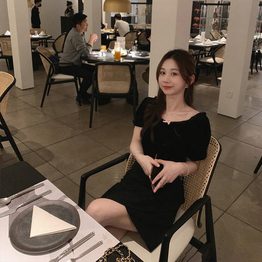 金蘑菇菇【毕加索 极简小黑裙】收腰显瘦甜辣天丝连衣裙约会裙 商品图7