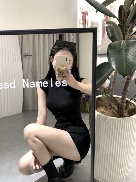 Read Nameless /黑色超弹坎肩T+侧拉链收腹黑色牛仔短裤 商品图10