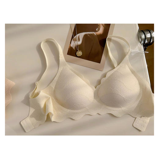 云朵般柔软 果冻胶无钢圈支撑 花面法式波浪边文胸 蕾丝杯面 轻薄透气 蚕丝内里 商品图3