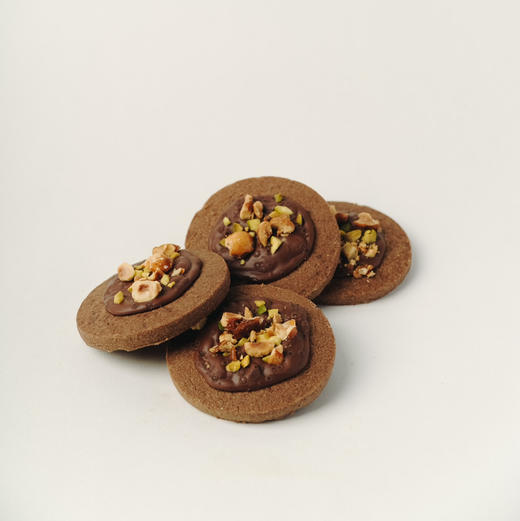 LITTLE WITCH榛果巧克力布列塔尼1块 商品图0