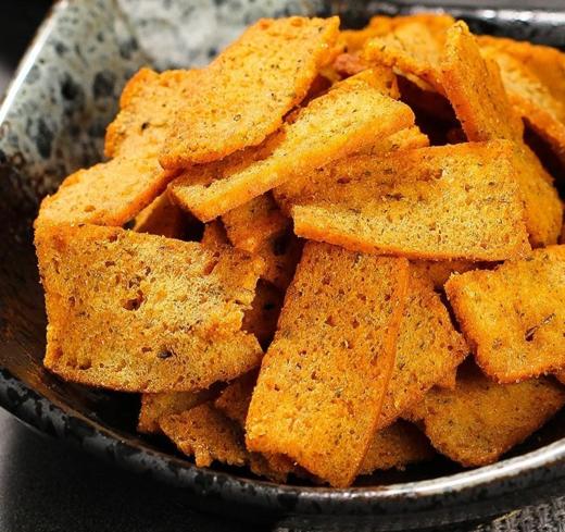 【吃货的选择，大块黄金花椒馍片】网红香脆麻辣椒香酥面禾谷花椒片，香麻入味酥酥脆脆好吃解馋休闲小零食QQ 商品图0