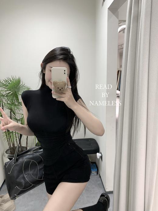 Read Nameless /黑色超弹坎肩T+侧拉链收腹黑色牛仔短裤 商品图0