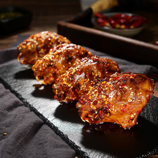 【吃了还想吃，冷吃香辣五香兔头】四川特色冷吃香辣五香兔头，麻辣鲜香口口嚼劲唇唇欲动，下酒休闲零食兔老爹食品开袋即食兔头办公室追剧零食QQ 商品图1