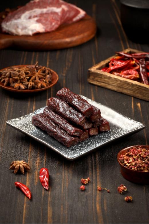 🛒【暴肌独角兽风干牛肉】🌸1、暴肌独角兽坚持0添加淀粉、0添加香精和0添加防腐剂，🔺力求为消费者呈现最纯粹的口感🏕️ 商品图2