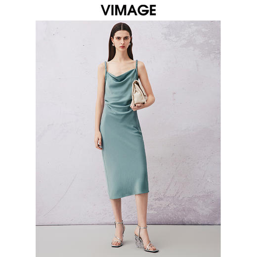 VIMAGE纬漫纪夏季新款气质慵懒荡领修身显瘦吊带连衣裙V2107733 商品图1