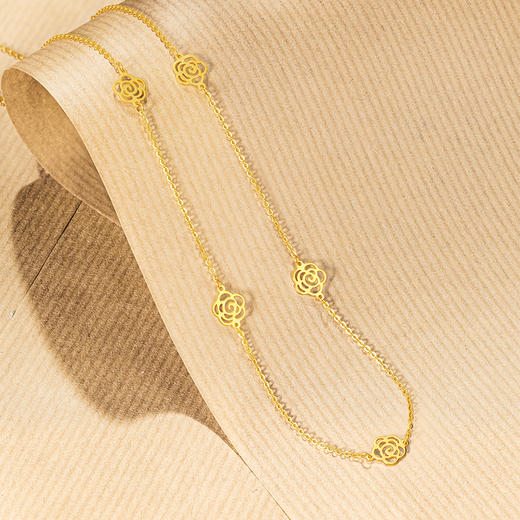 周六福黄18K金项链女镂空山茶花链坠AU750多彩金时尚送女友礼物 商品图3