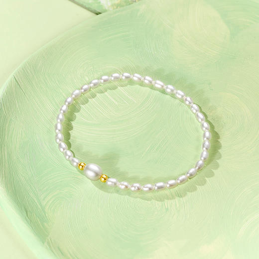 周六福18K金珍珠手串女款流莹优雅精致时尚小米珠小巧送女友礼物 商品图3