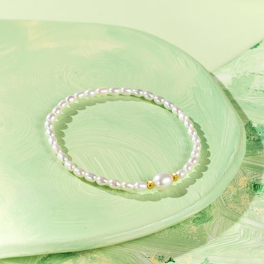 周六福18K金珍珠手串女款流莹优雅精致时尚小米珠小巧送女友礼物 商品图4