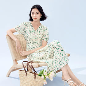 【严选】伊芙丽V领泡泡袖波点显瘦法式碎花连衣裙2024夏装新款气质仙女裙1F5994641