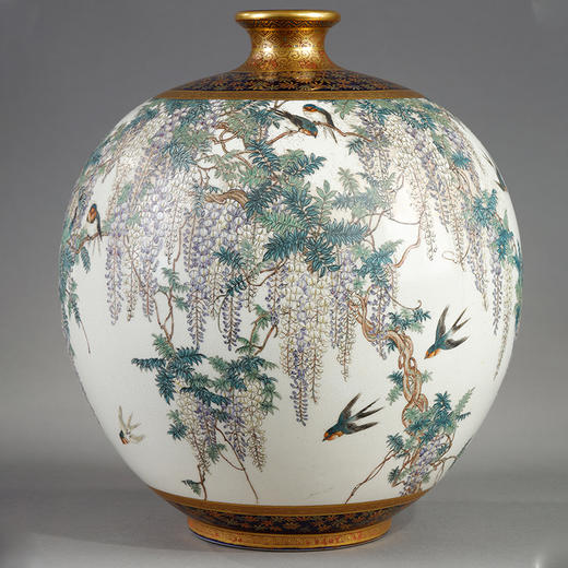 【已售】独角鹿西洋古董1890-1900年代日本明治时期出品「紫藤飛燕図」主题錦光山造款金彩枫叶纹萨摩烧装饰花瓶 商品图0