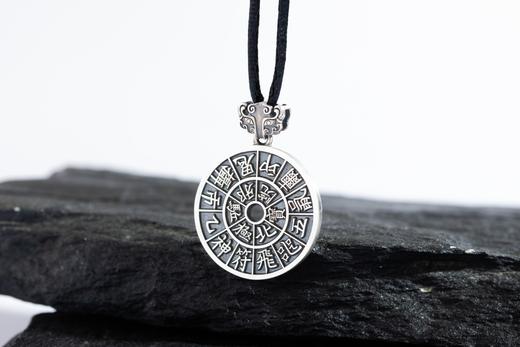 矩德泉坊 纯银手作  北极驱邪院（挂扣3厘米版）QW405010775 商品图3