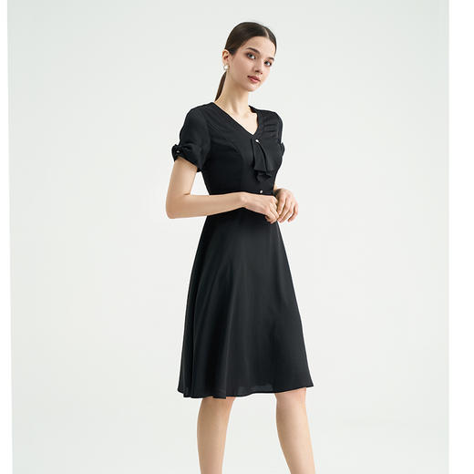 司歌v领修身短袖净色连衣裙小黑裙EA891113X 商品图0