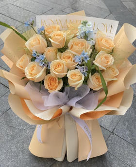 【琥珀蜜糖】19朵蜜桃雪山➕蓝星花➕喷泉草，精品大花束