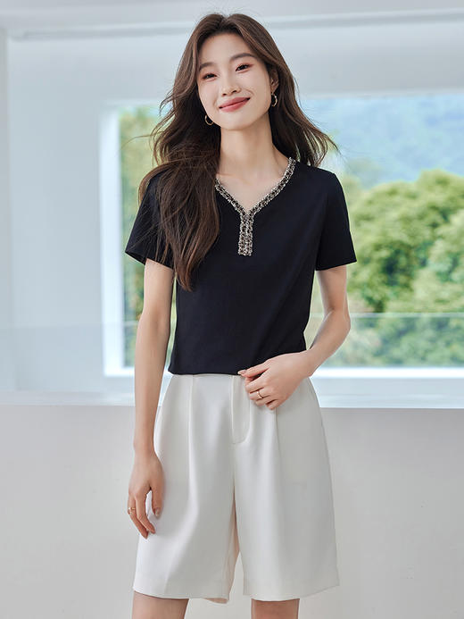 【专属特价】熙世界小香风织带V领短袖女t恤夏2025新款时尚洋气减龄正肩上衣 商品图2