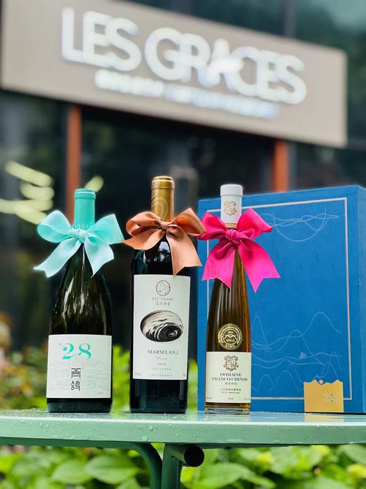 红白葡萄酒尊享礼盒| 中国最佳甜葡萄酒”“最华北最佳葡萄酒”、中国年度最佳白葡萄酒” 中国最具性价比葡萄酒”、中国年度最佳葡萄酒”，最佳宁夏产区葡萄酒” 中国年度最佳红葡萄酒” 最佳马瑟兰品种葡萄酒 商品图1