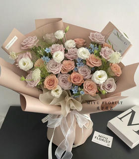 【漫花月柔】11朵卡布奇诺玫瑰➕11朵曼塔玫瑰➕蓝星花➕洋桔梗，复古色系时尚大气花束