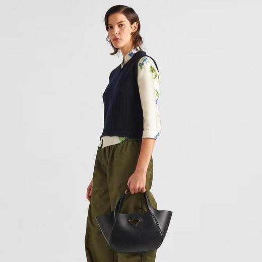 PRADA 普拉达 女士珐琅三角形金属徽标中号皮革托特包 黑色 1BG483 2AIX F0002 OOO 商品图3