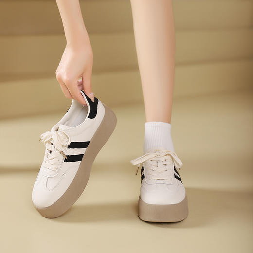 【限时秒杀】西遇厚底德训鞋女新款复古美式学院风撞色小白鞋低帮板鞋V0046718 商品图3