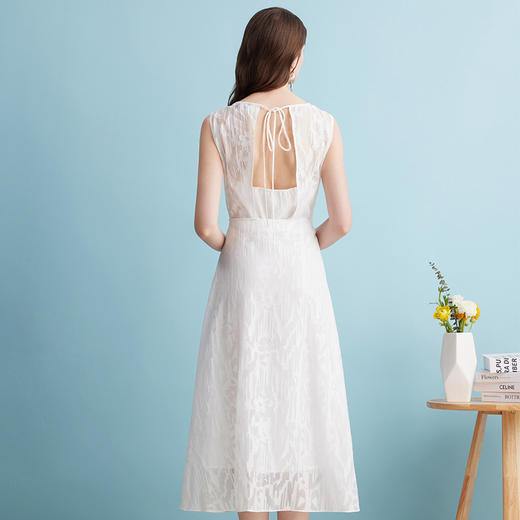 EITIE爱特爱夏季新款时尚减龄无袖修身A字连衣裙7407153 商品图4