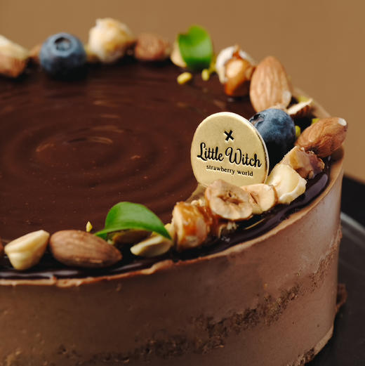 LITTLE WITCH黑巧克力慕斯 慕斯的尺寸看起来比较小哦 这款非常浓郁粗旷醇厚 比利时黑巧制作 商品图1