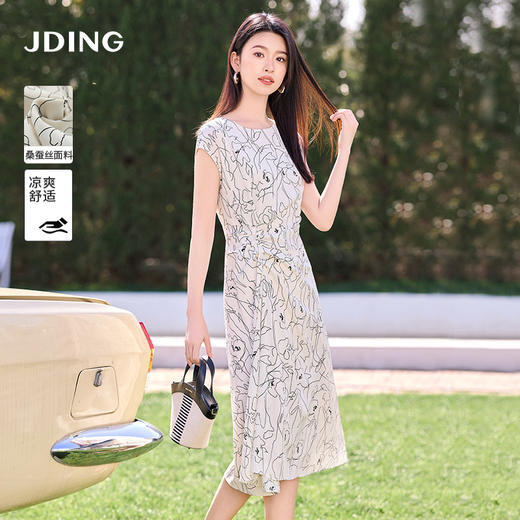 【商场同款】CJDJ503   “ 艺术线条连衣裙 ” 真丝材质 贴肤舒适健康 杏米色温柔雅致 流畅的艺术线条图案新颖耐看 腰部扭结褶裥设计，自然收腰 商品图0