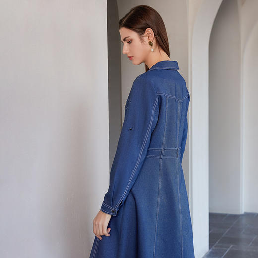 【半价款仿牛仔中长款连衣裙】24年春夏新品女士V领单排扣牛仔蓝连衣裙 商品图3
