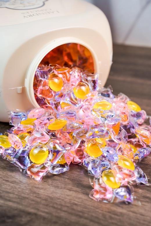 全新升级！到手约158颗！【英国DI7I forest第七森林五腔香氛洗衣凝珠】新加坡进口微囊技术，还原大师调香；五腔高浓缩，一颗能洗8-15件衣服； 一颗=柔顺+留香+洁净+护衣+除螨除菌五效合一！ 商品图4