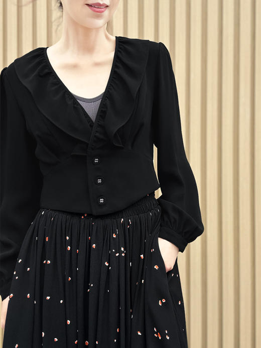 TYNVIE 荷叶V领长袖上衣-黑色 商品图2